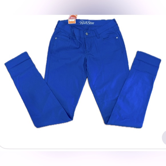 Old Navy Denim - NWT - Old Navy Super Skinny Low Rise Blue RockStar Stretch Jeans - Women’s 6